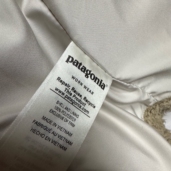 Patagonia Women’s Size Small Vest! Beige. Fluffy. Soft. - Picture 9 of 16